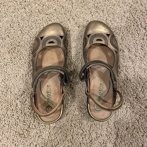 Naot Womens sling back sandal